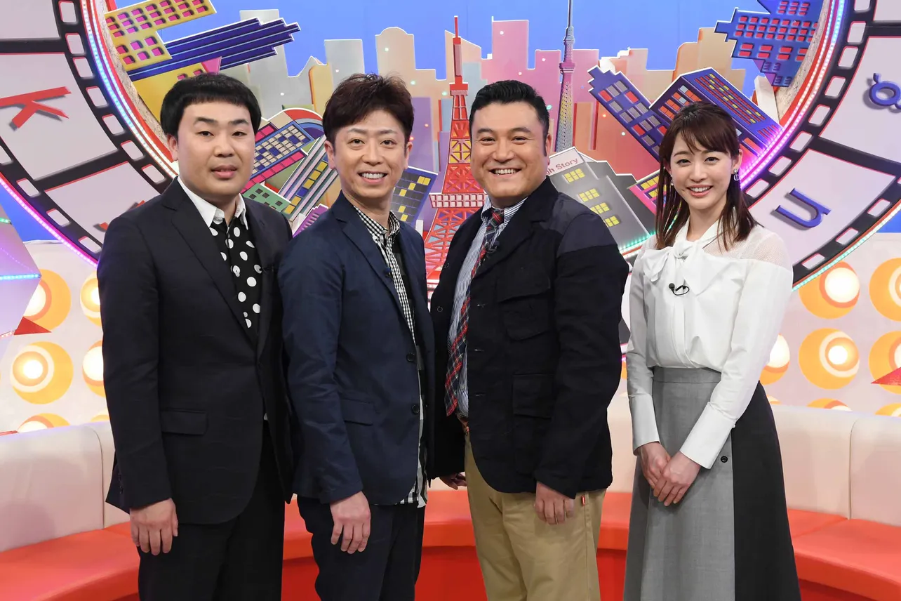 (写真左から)MCを務めるフットボールアワー(岩尾望、後藤輝基)、山崎弘也、新井恵理那