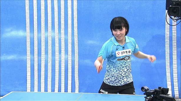 直径4.4cmの的を目がけてスマッシュを決める平野美宇選手