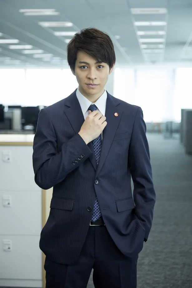「特命捜査対策室」第2係に所属する25歳の刑事・吉田次郎を演じる西銘駿