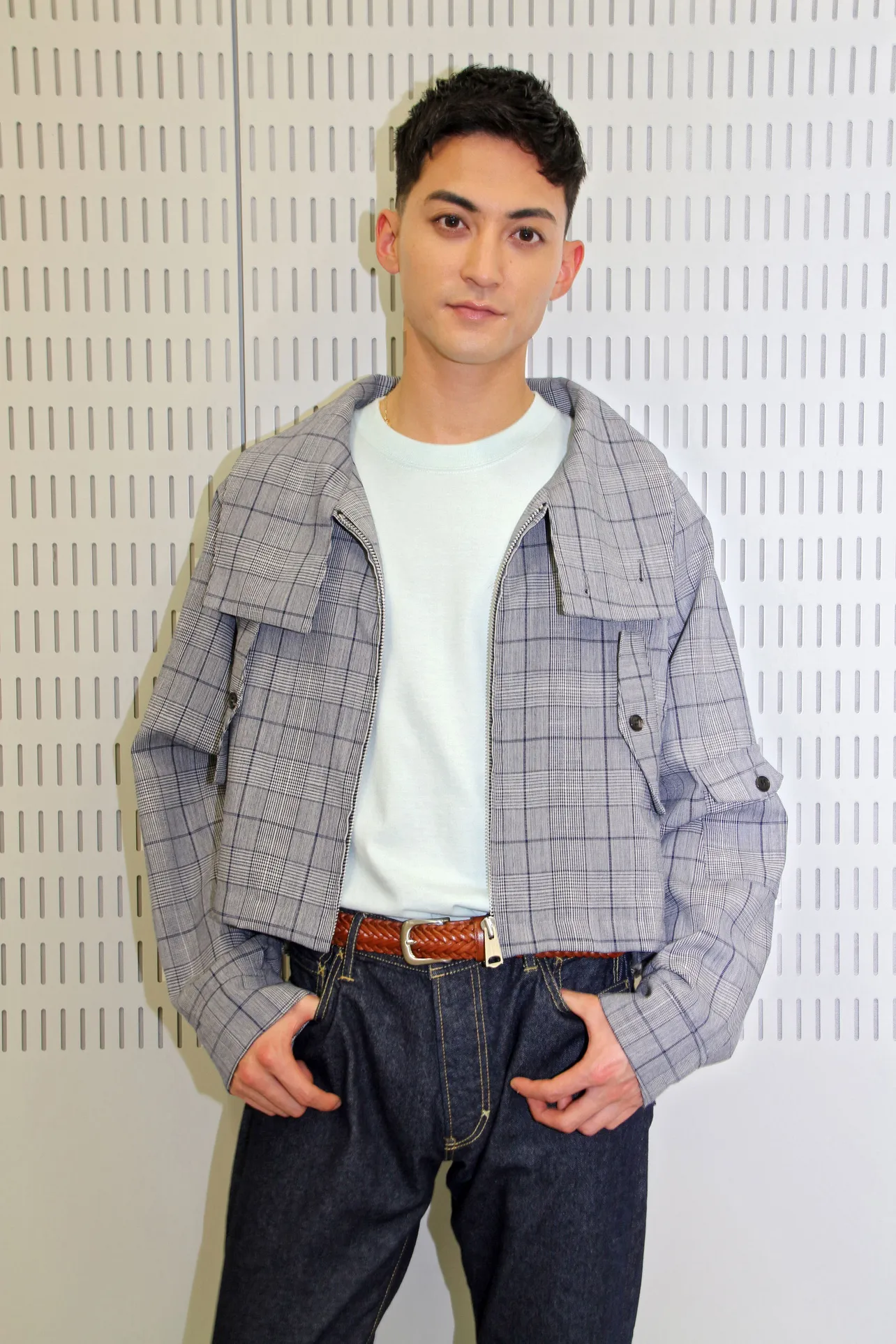 【送料無料】永瀬匡さん掲載ページ（約A3サイズ）#3865 永瀬匡、「こんな時代だからこそ、芝居では“人間味”を強く出したい」(2