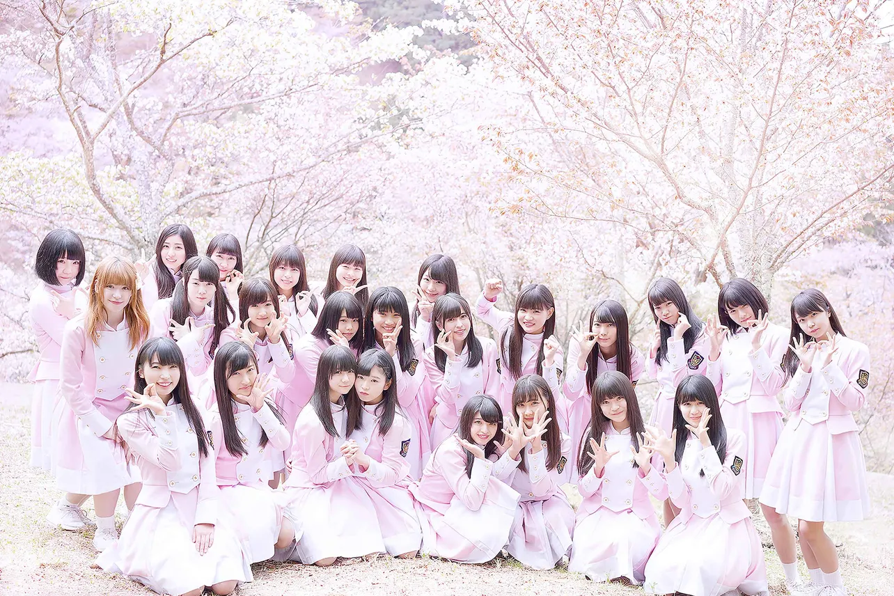【写真を見る】桜満開の下、PV撮影が行われた
