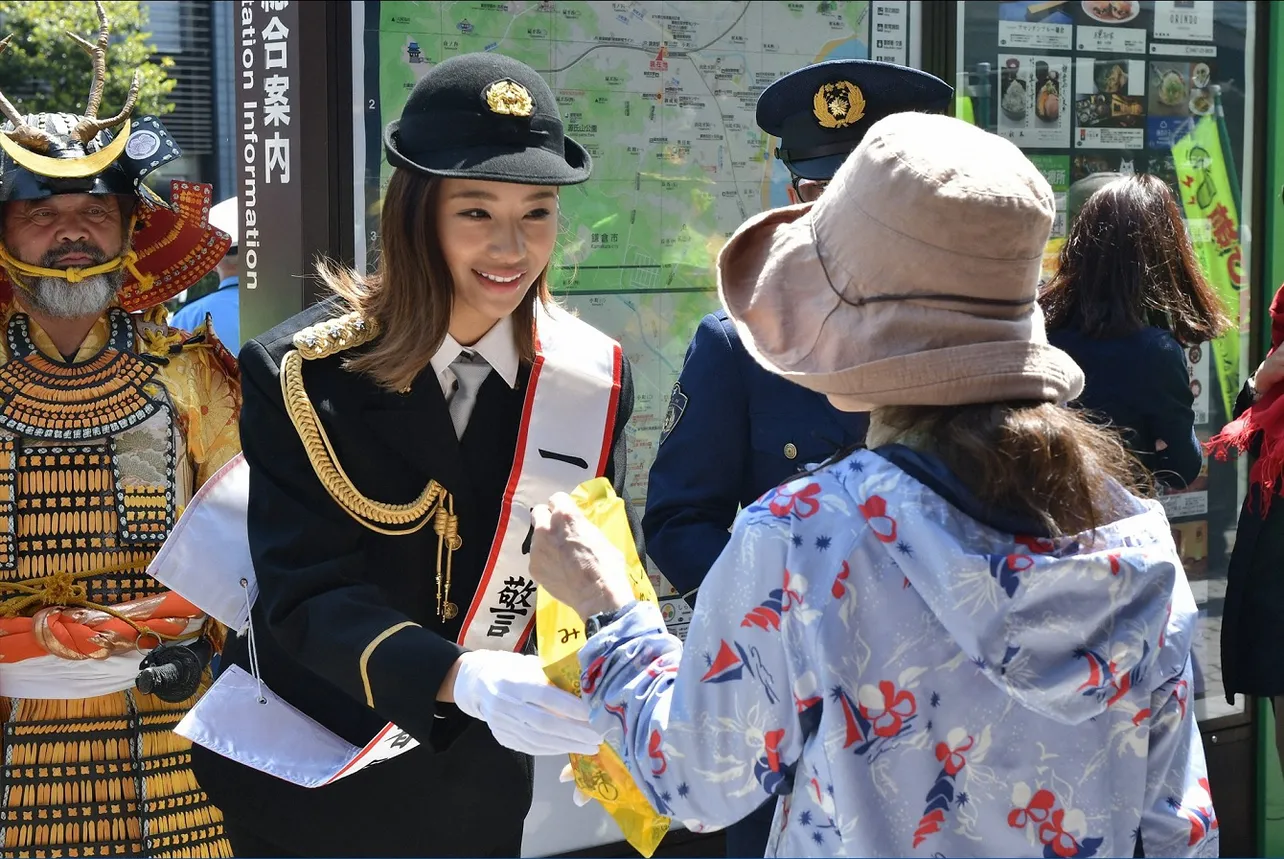 【写真を見る】鎌倉駅で交通安全を訴えた高橋