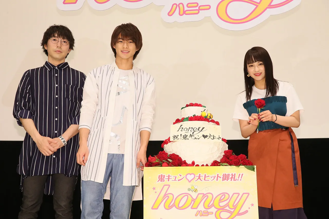 映画「honey」の大ヒットイベントに登壇した高橋優、平野紫耀、平祐奈(写真左から)