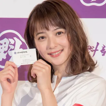 佐々木希、美人すぎる4ショット公開に大反響！