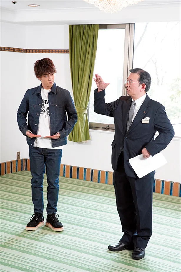 山の上ホテルの取締役総支配人・中村氏からお辞儀の所作を学ぶ