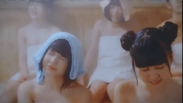 虹コンのグッズシングル第4弾「バスルームマジック」は“聴ける入浴剤”