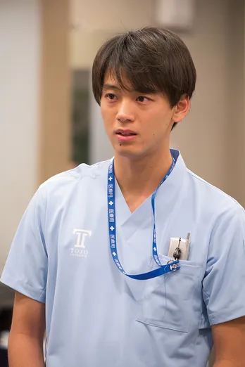 竹内涼真が二宮和也に服従を…!“黒ニノ”も話題の「ブラックペアン」展開先取り!!