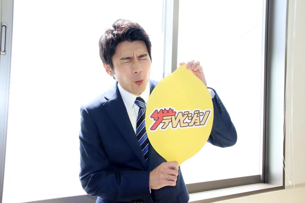 【写真を見る】山田裕貴、レモンのパネルに酸っぱい顔！