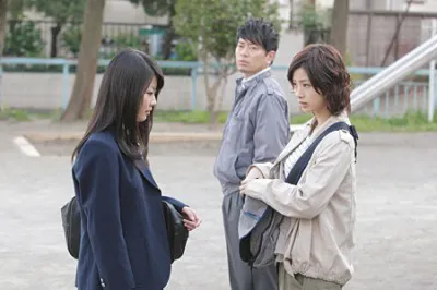 【写真】事件の調査を始めた桜木（上戸彩）は謎の少女（福田麻由子）の元を訪れる
