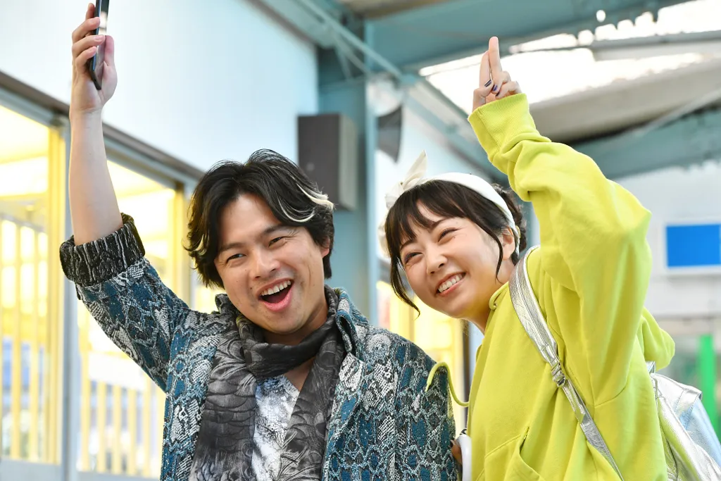 【写真を見る】ミータン(浜野謙太)＆紺野(木南晴夏)カップルが音(杉咲花)＆晴(平野紫耀)とWデートへ