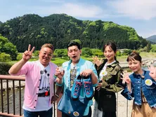 サンド・富澤、「帰れマンデー」ロケ現場でバースデーサプライズ! 『ことしは好感度を落とさないように』