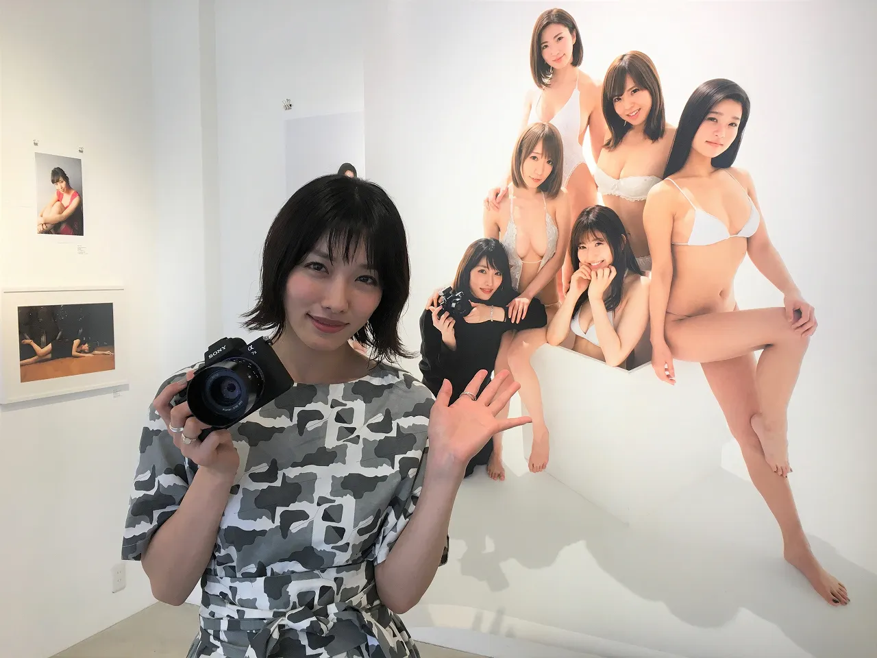 【写真を見る】今野杏南カメラマンが撮り下ろした圧巻の“妄マンガール”たちの美しい姿が展示されている