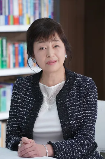 かたせ梨乃がノリノリで悪女を熱演「コンフィデンスマンJP」【プロデューサーに聞く(5)】