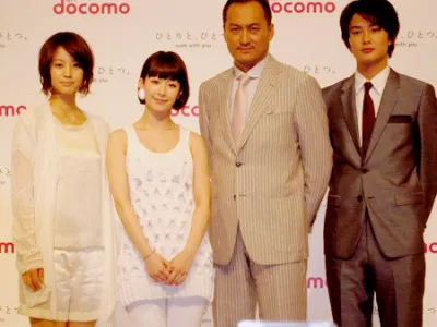 NTTドコモの新CM発表会に出席した堀北真希、木村カエラ、渡辺謙、岡田将生（左から）