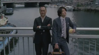 「堀北とカエラ」篇では、木村が堀北の携帯電話役を演じる