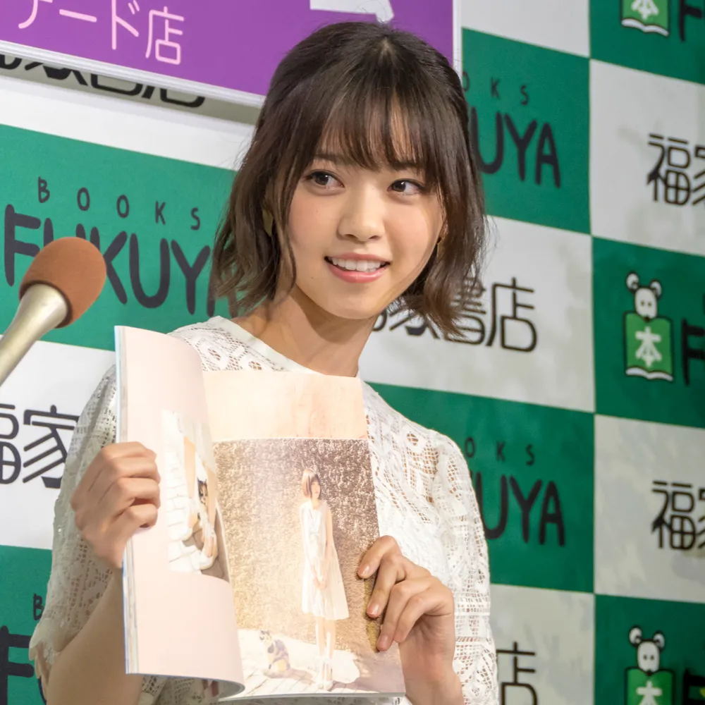 西野七瀬1stフォトブック「わたしのこと」(集英社)刊行記念お渡し会より