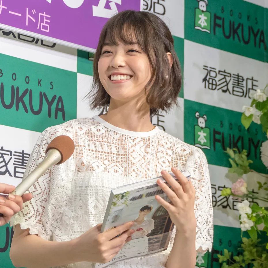 西野七瀬1stフォトブック「わたしのこと」(集英社)刊行記念お渡し会より