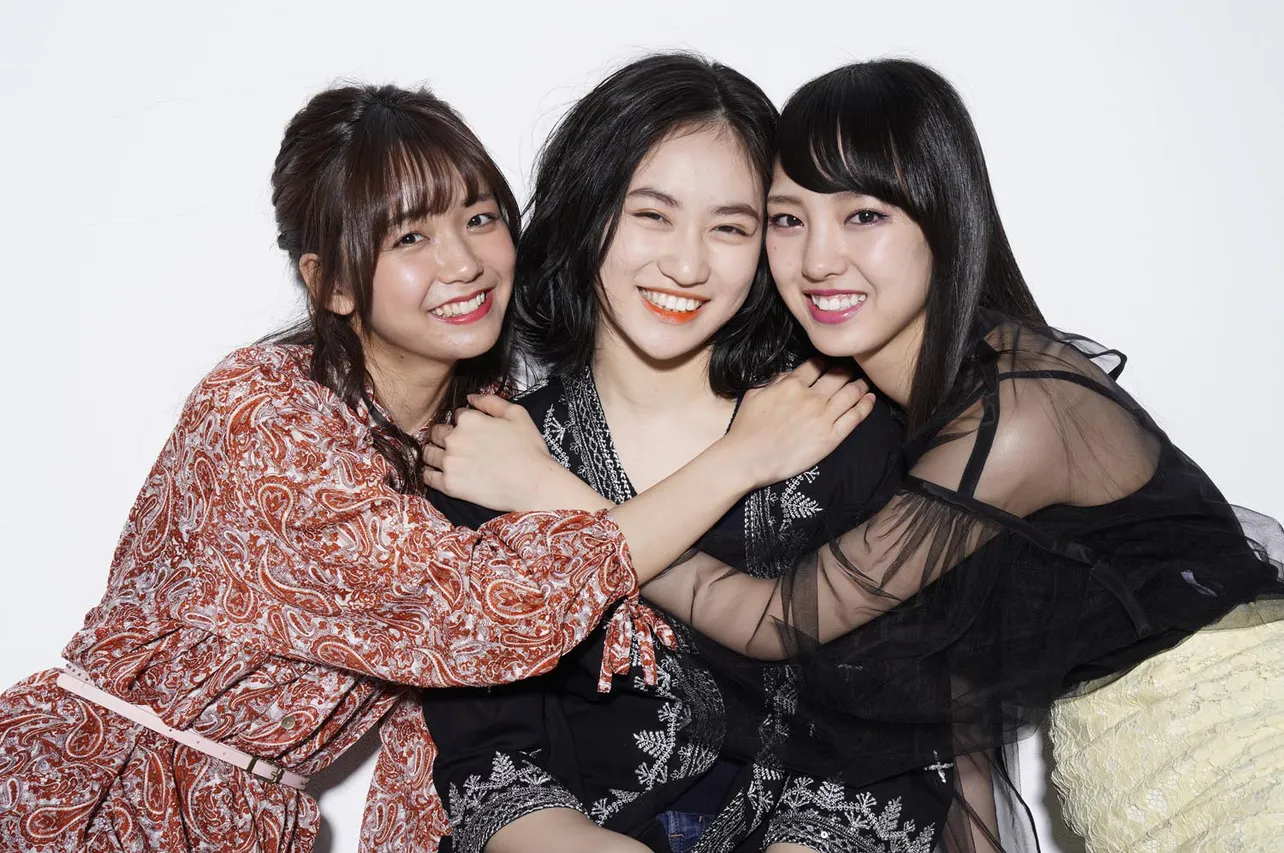 おしゃれ大好きな3人がファッショントーク♪　左から宮崎由加(Juice＝Juice)、佐々木莉佳子(アンジュルム)、飯窪春菜(モーニング娘。'18)