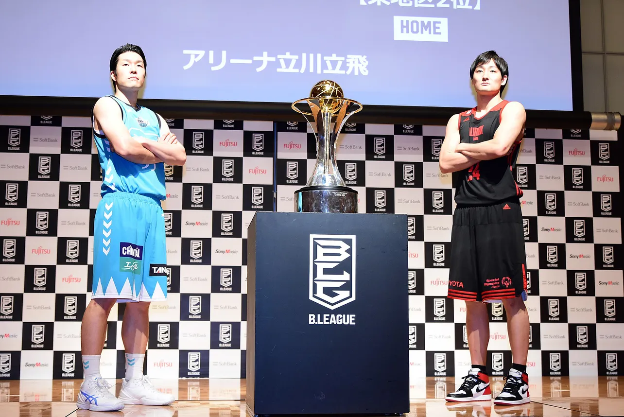 クォーターファイナルで対戦する(左から)京都ハンナリーズ ・内海慎吾選手とアルバルク東京・田中大貴選手