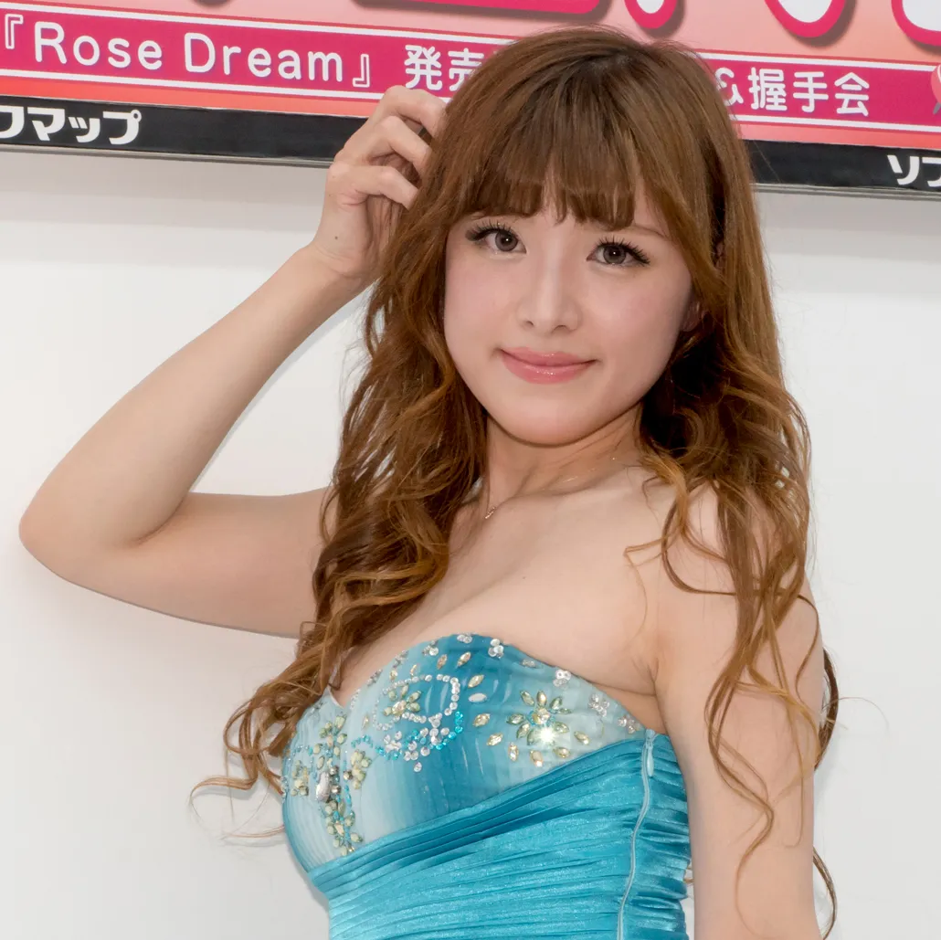 高木里代子ファーストDVD＆Blu-ray「Rose Dream」発売イベントより