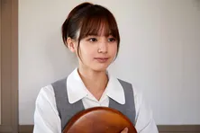 かわい過ぎると話題！「やれたかも委員会」の謎の秘書役って誰!?