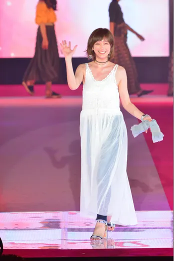 「non-no」ラストランの本田翼 “翼LOVE”メッセージに感涙!<GirlsAwardレポ>