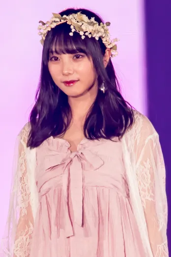 乃木坂46与田祐希に「天使なの？」 キュートすぎる初ランウェイに反響