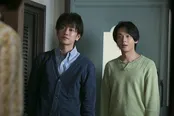 律(佐藤健)と正人(中村倫也)