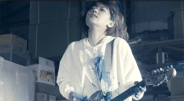 藤田恵名の「青の心臓」ミュージックビデオが公開された