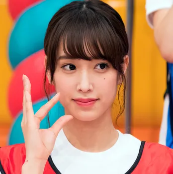 けやき坂46佐々木久美、OLの格好に「一人だけリアル感がすごい」