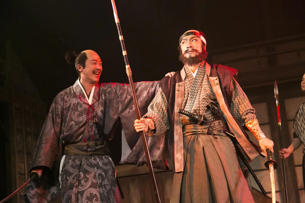 信長家臣の重鎮として有名な丹羽長秀を演じたのは中村ヒロユキ(左)