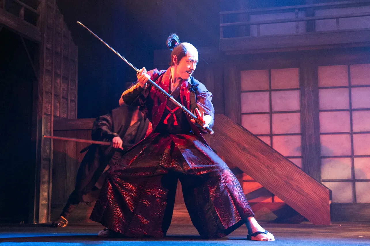浅井家臣で随一の猛将と知られる赤尾清綱は吉田宗洋が演じた。豪胆な芝居で、殺陣では柄の長い独特な刀を振るった