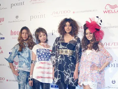 「第6回アジアビューティエキスポ」には、森泉（右から2番目）のほか、人気モデルが多数参加