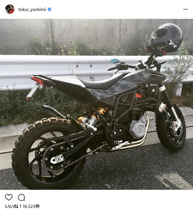 自身のSNSにもバイクの写真を掲載する徳井義実