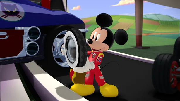 「ミッキーマウスとロードレーサーズ」は、ミッキーと仲間たちがカーレースを繰り広げる
