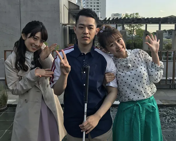 【写真を見る】濱田祐太郎が、小倉優子＆鈴木奈々と憧れの”腕組みデート”を実現！