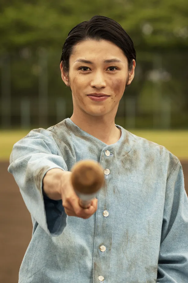 安西慎太郎のソロビジュアル。「まず自分からやる。引っ張っていく」と座長としての意気込みを語った