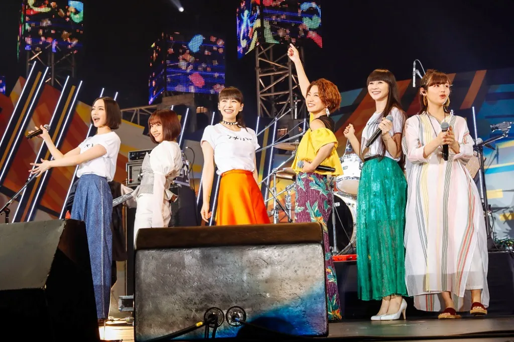 「アミューズスペシャルバンド」に参加した女性陣（左より）のっち、佐々木萌、あ～ちゃん、Rihwa、かしゆか、藤原さくら