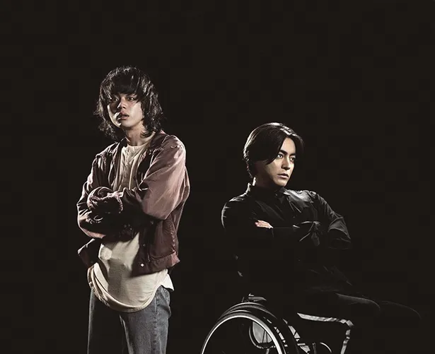 【写真を見る】山田孝之は車椅子のプログラマーに！菅田将暉は、そんな山田の仕事を手伝うことに…!!