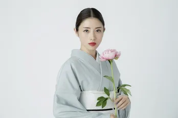 <夏ドラマ“美女”まとめ>石原さとみは“全てを持つ華道家”!土屋太鳳はチアリーダー!!他