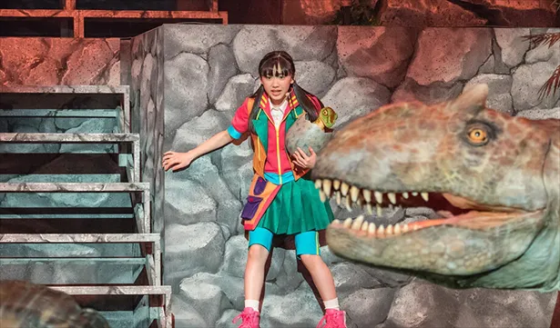 大迫力のライブショー「世界一受けたい授業 THE LIVE 恐竜に会える夏！」に主演する芦田愛菜