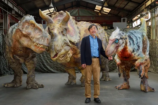 る日本が誇るものづくり会社「ONART（オンアート）」がで大型の恐竜を自由に自立歩行させる