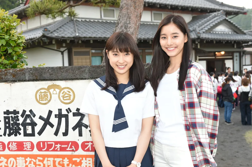 ドラマ「チア☆ダン」で姉妹を演じる土屋太鳳(左)、新木優子(右)