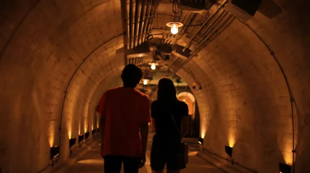 「袋田の滝」へと続くトンネル