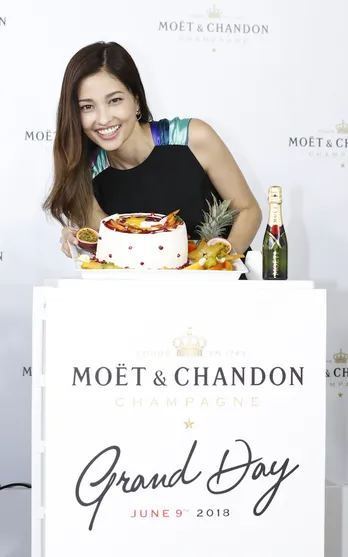 黒木メイサ“同い年”ビンテージシャンパンのプレゼントに感激!