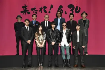 会場を沸かせた綾野剛!舞台あいさつがパンク過ぎる!?