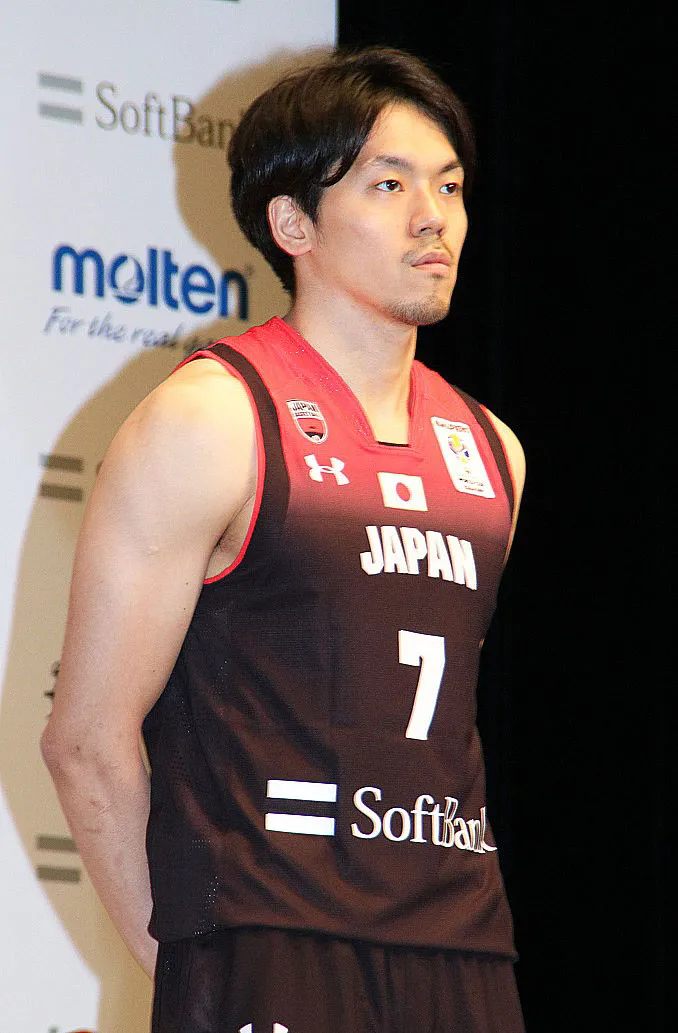 達筆な文字で「日本一丸」と記した篠山竜青選手