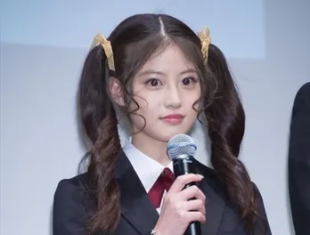 今田美桜、“大好きなおはな”こと杉咲花との密着2SHOTに「天使なのかな」