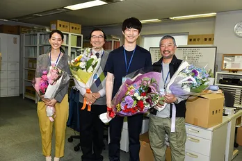 「シグナル」坂口健太郎がクランクアップ!最終話では無線機の謎も明らかに