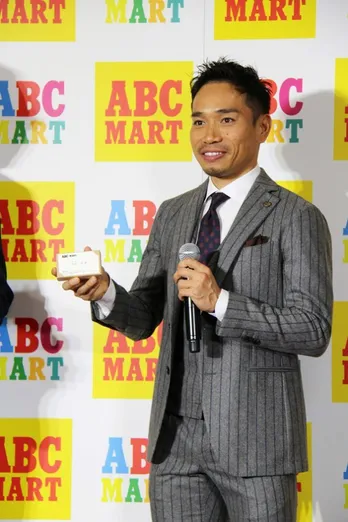 長友佑都“金髪スーパーサイヤ人ヘア”に!「悟空のように救って!」の声